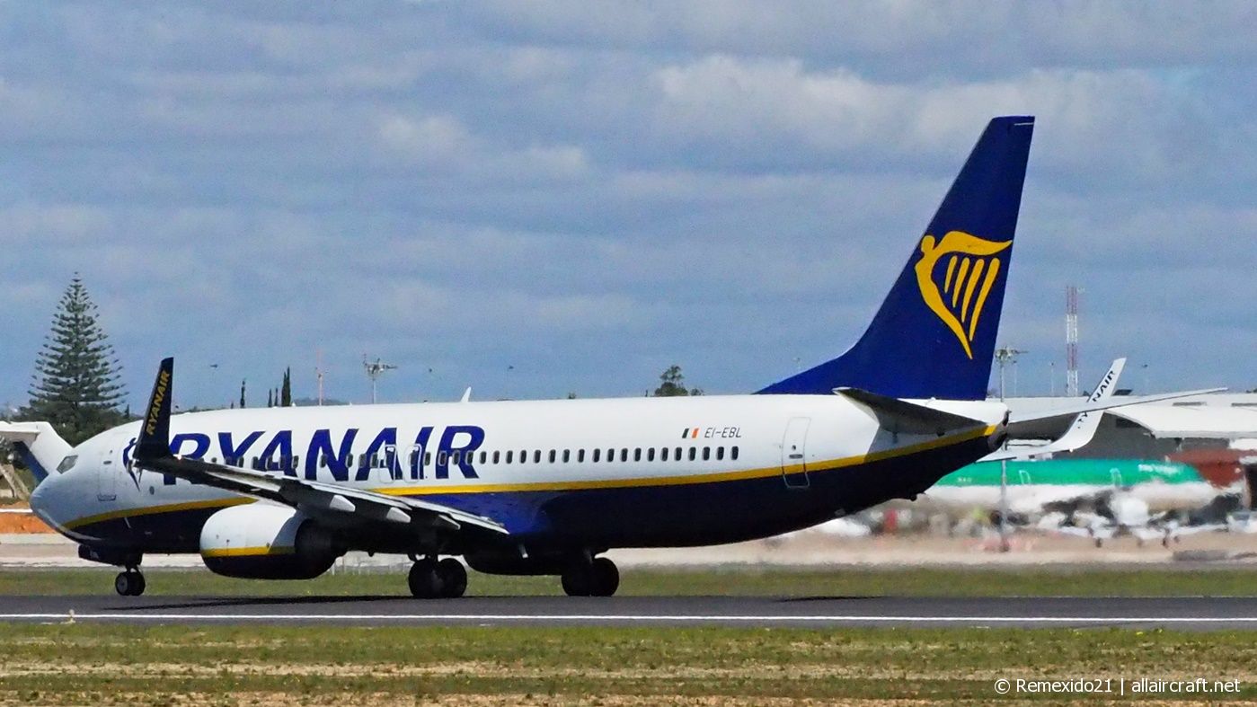 EI-EBL (cn 37529) Boeing 737-8AS