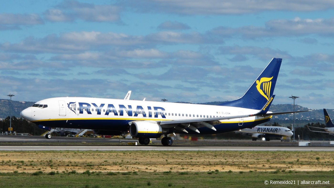 EI-EBM (35002) 2009 Boeing 737-8AS(WL)