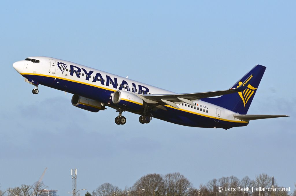 EI-EFC (35015) 2009 Boeing 737-8AS(WL)