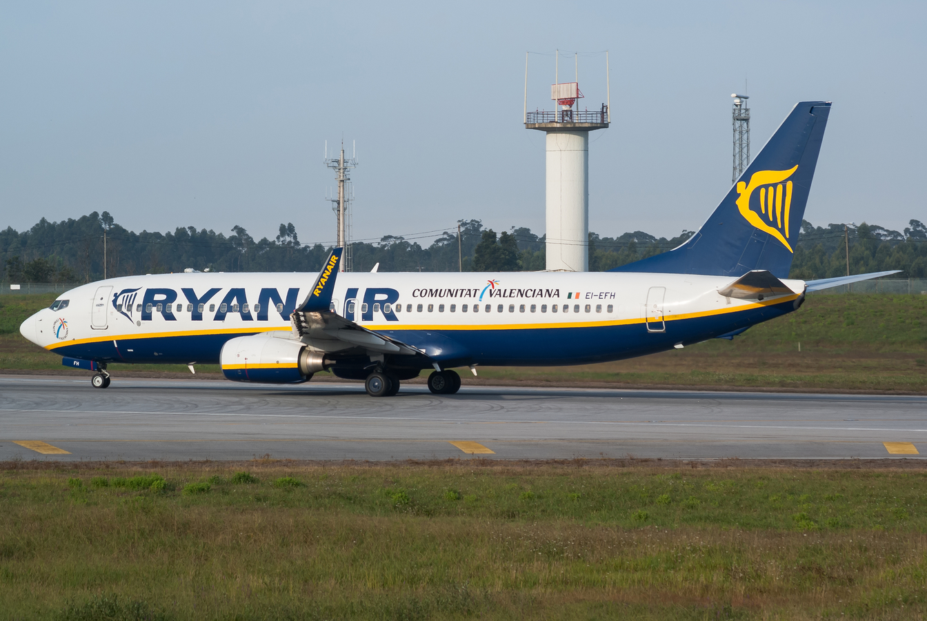 EI-EFH · Boeing 737-8AS · (OPO / LPPR)