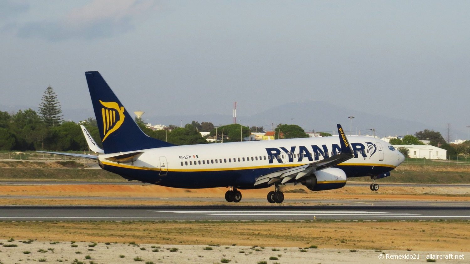 EI-EFM · Boeing 737-8AS(WL) · (FAO / LPFR)