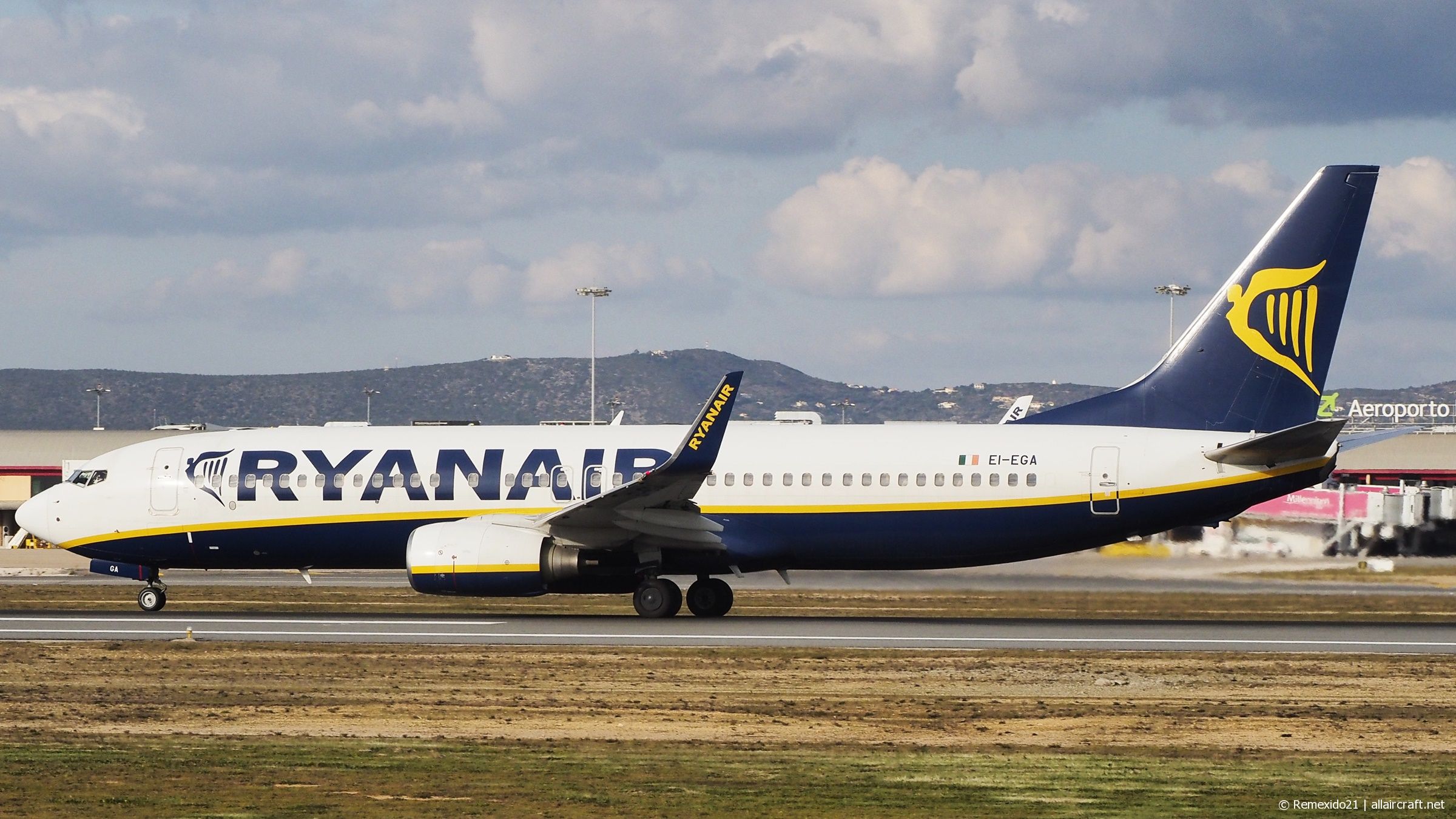 EI-EGA · Boeing 737-8AS(WL) · (FAO / LPFR)