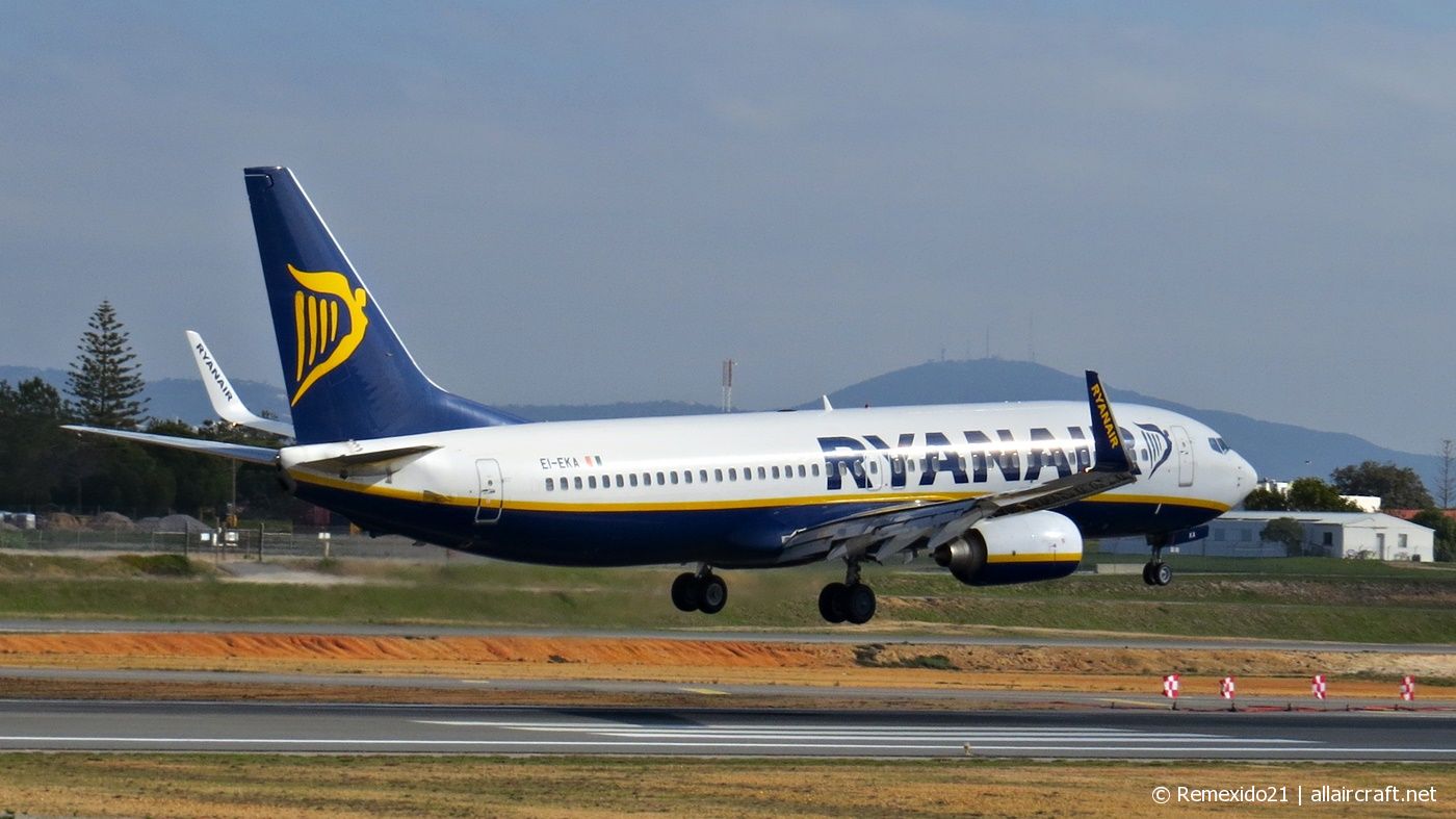 EI-EKA (35022) 2009 Boeing 737-8AS(WL)