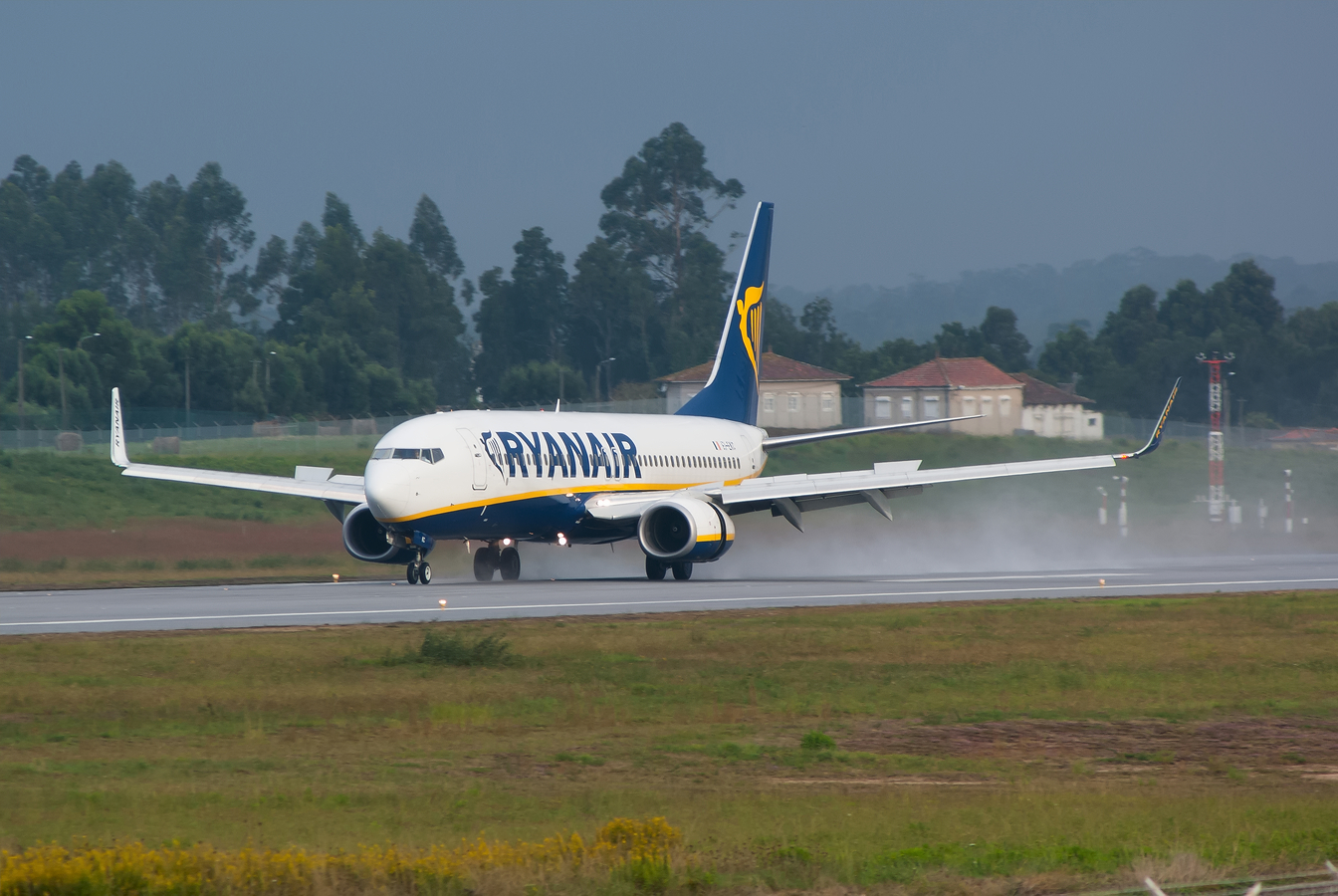 EI-EKC · Boeing 737-8AS(WL) · (OPO / LPPR)