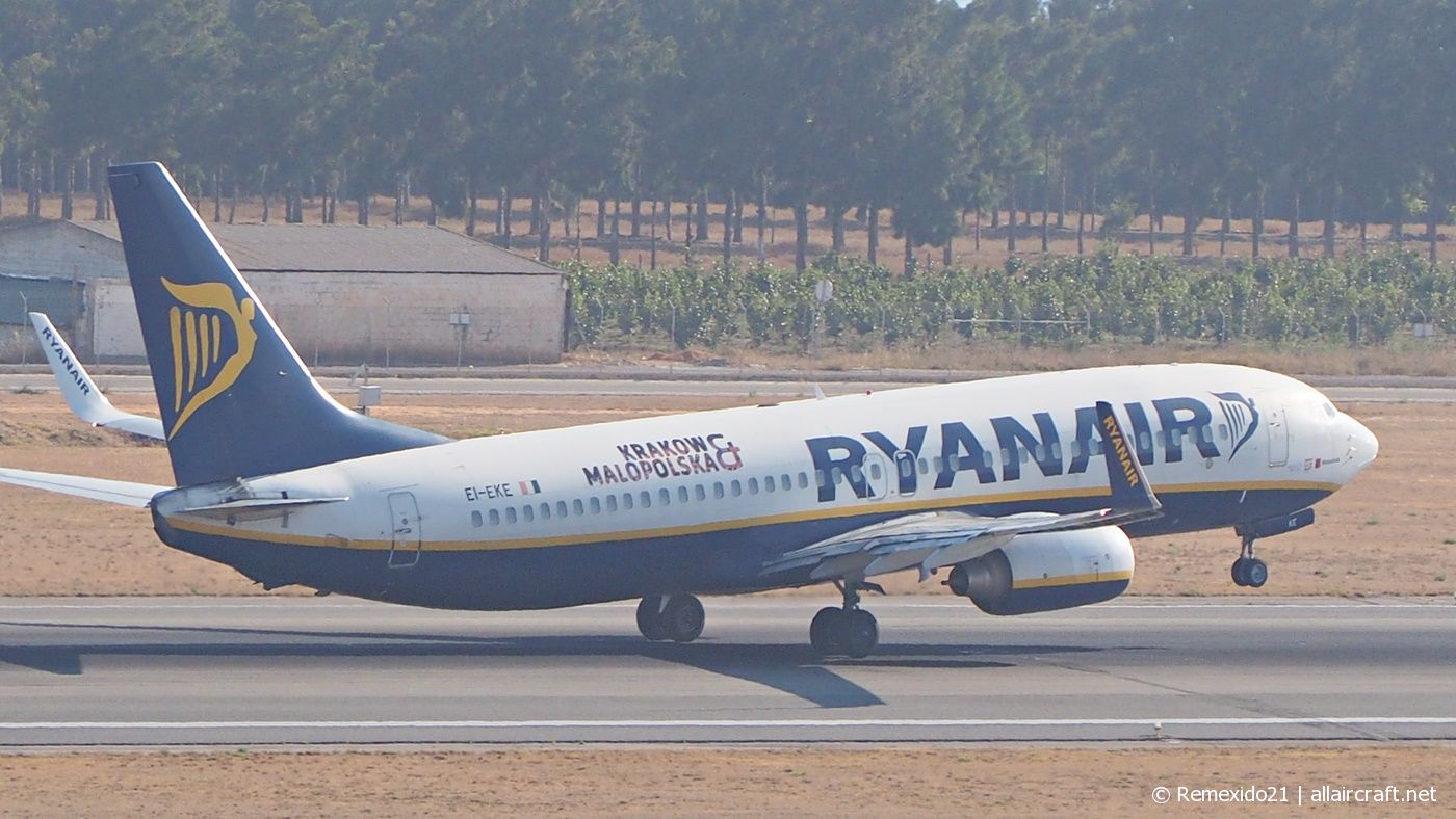 EI-EKE (35023) 2010 Boeing 737-8AS(WL)