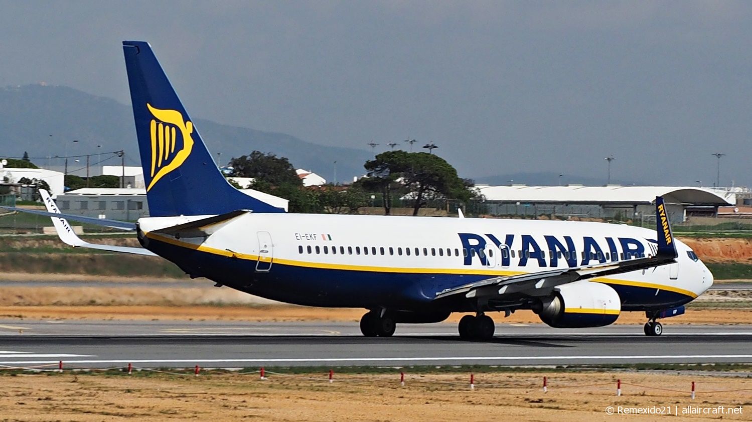 EI-EKF · Boeing 737-8AS(WL) · (FAO / LPFR)