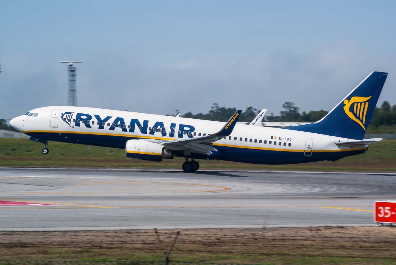 EI-EKG (35021) 2010 Boeing 737-8AS(WL)