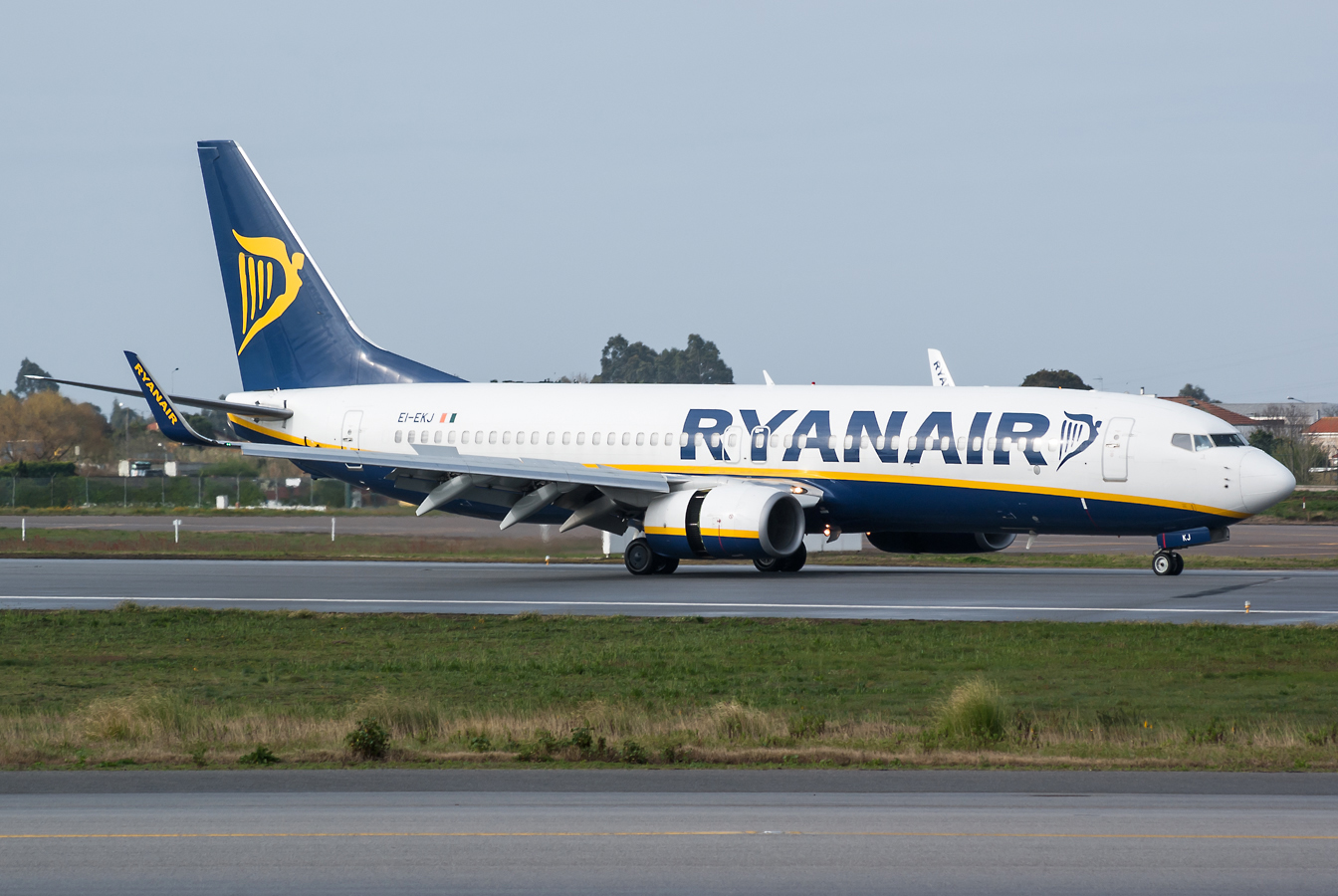 EI-EKJ (38497) 2010 Boeing 737-8AS(WL)