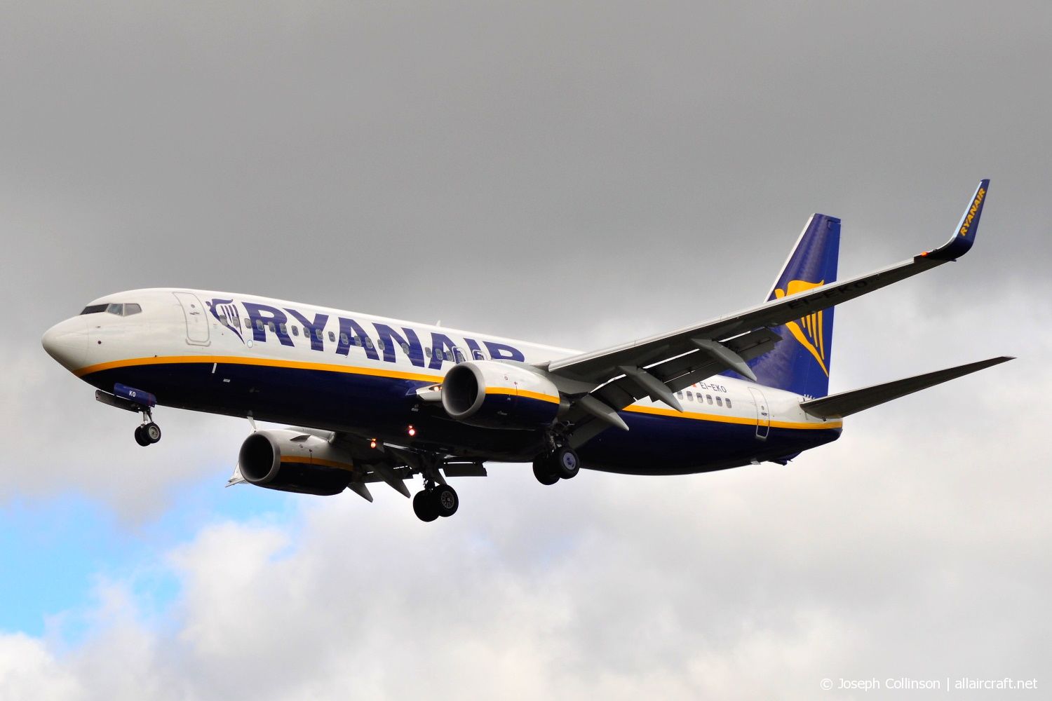 EI-EKO (35027) 2010 Boeing 737-8AS(WL)