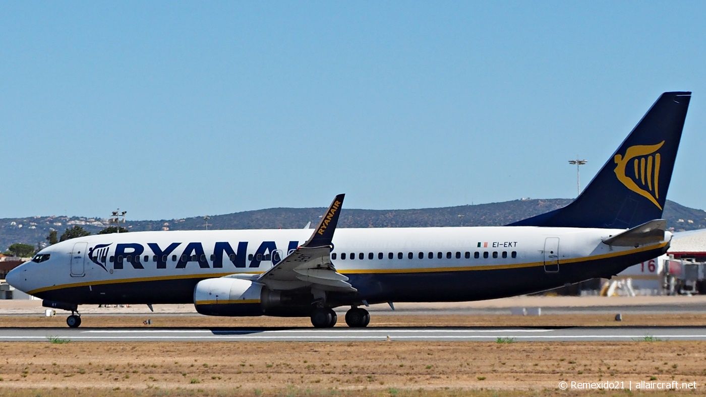 EI-EKT (38505) 2010 Boeing 737-8AS(WL)