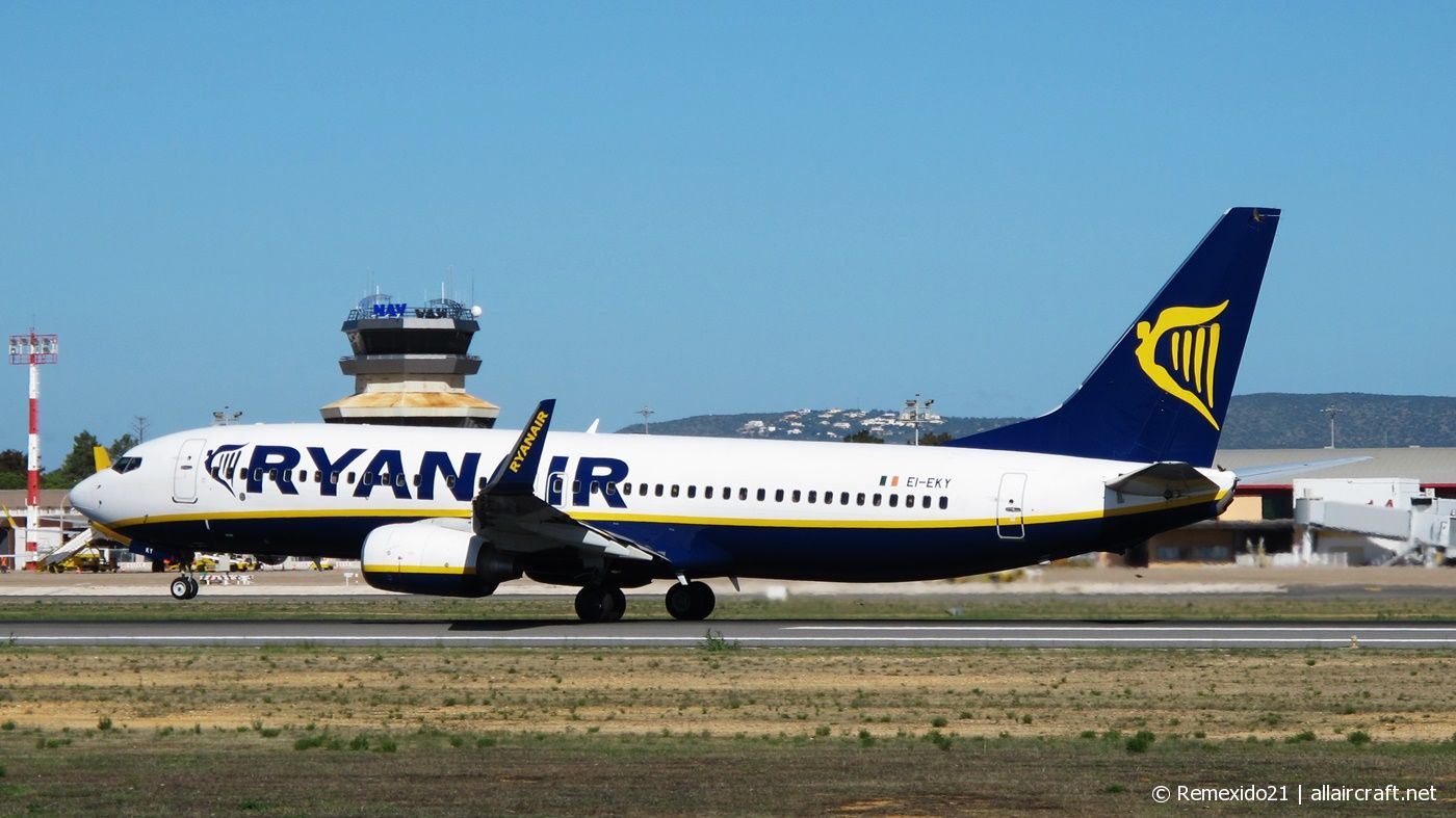 EI-EKY · Boeing 737-8AS(WL) · (FAO / LPFR)