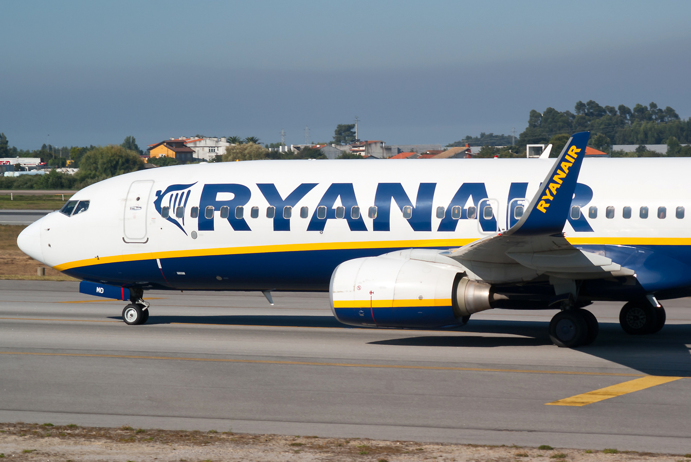 EI-EMD · Boeing 737-8AS(WL) · (OPO / LPPR)