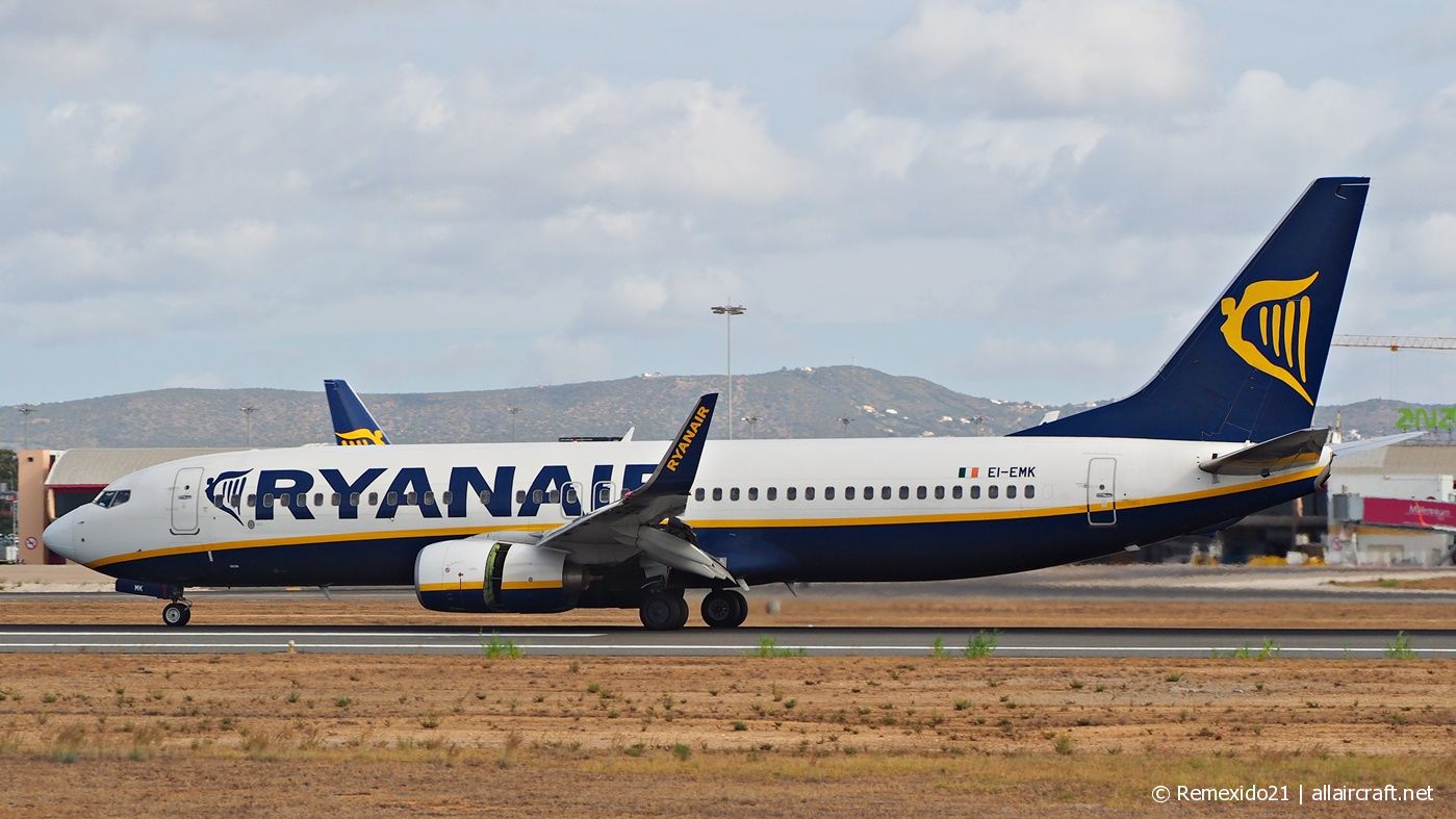 EI-EMK · Boeing 737-8AS(WL) · (FAO / LPFR)
