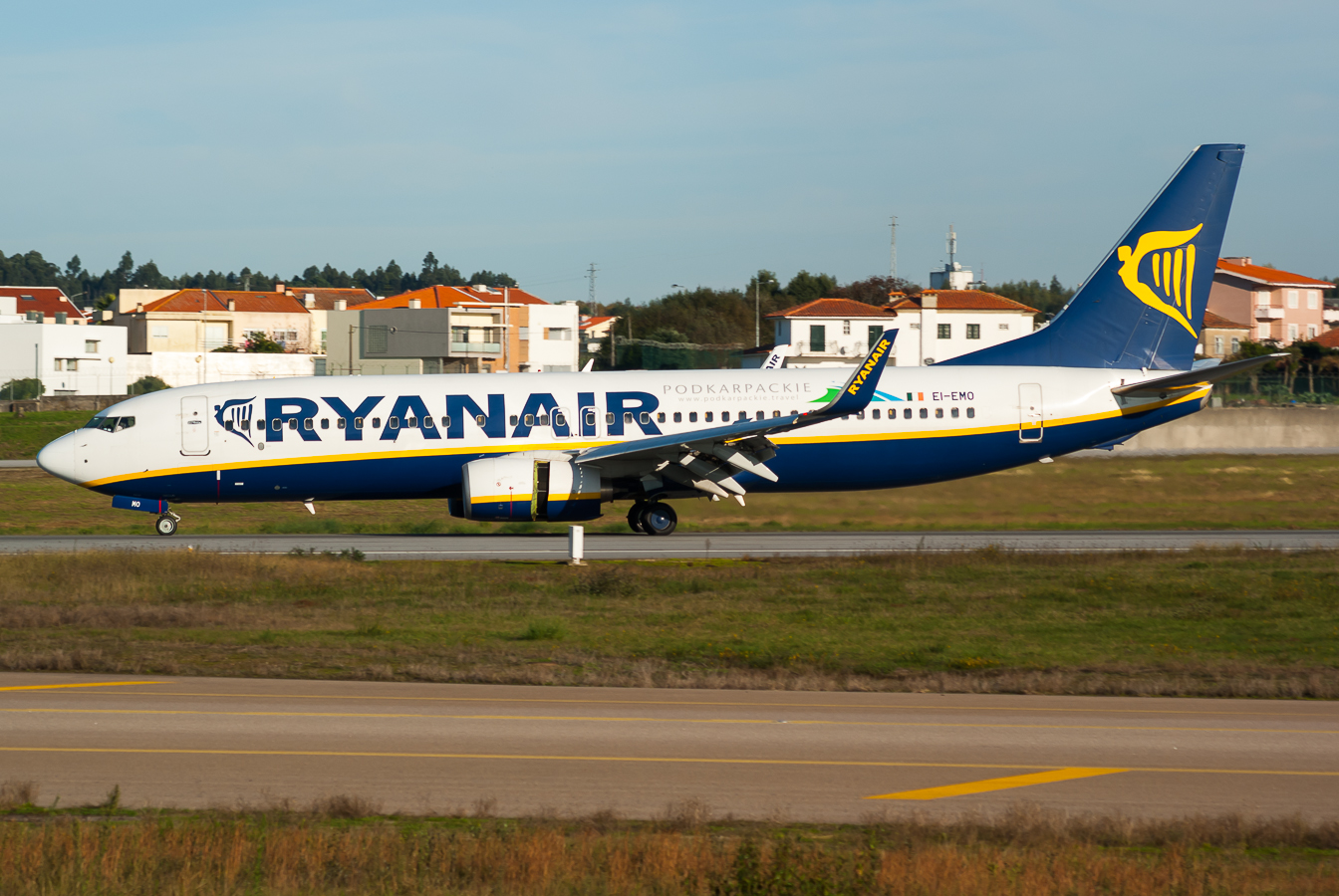 EI-EMO (40283) 2010 Boeing 737-8AS(WL)