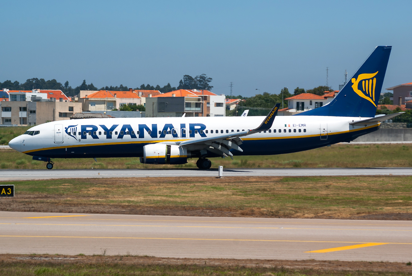 EI-EMR · Boeing 737-8AS · (OPO / LPPR)
