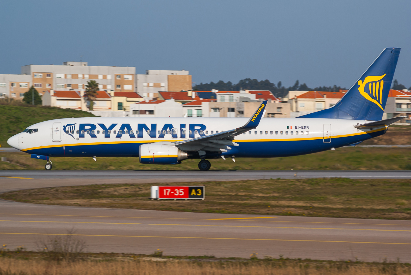 EI-EMR · Boeing 737-8AS · (OPO / LPPR)