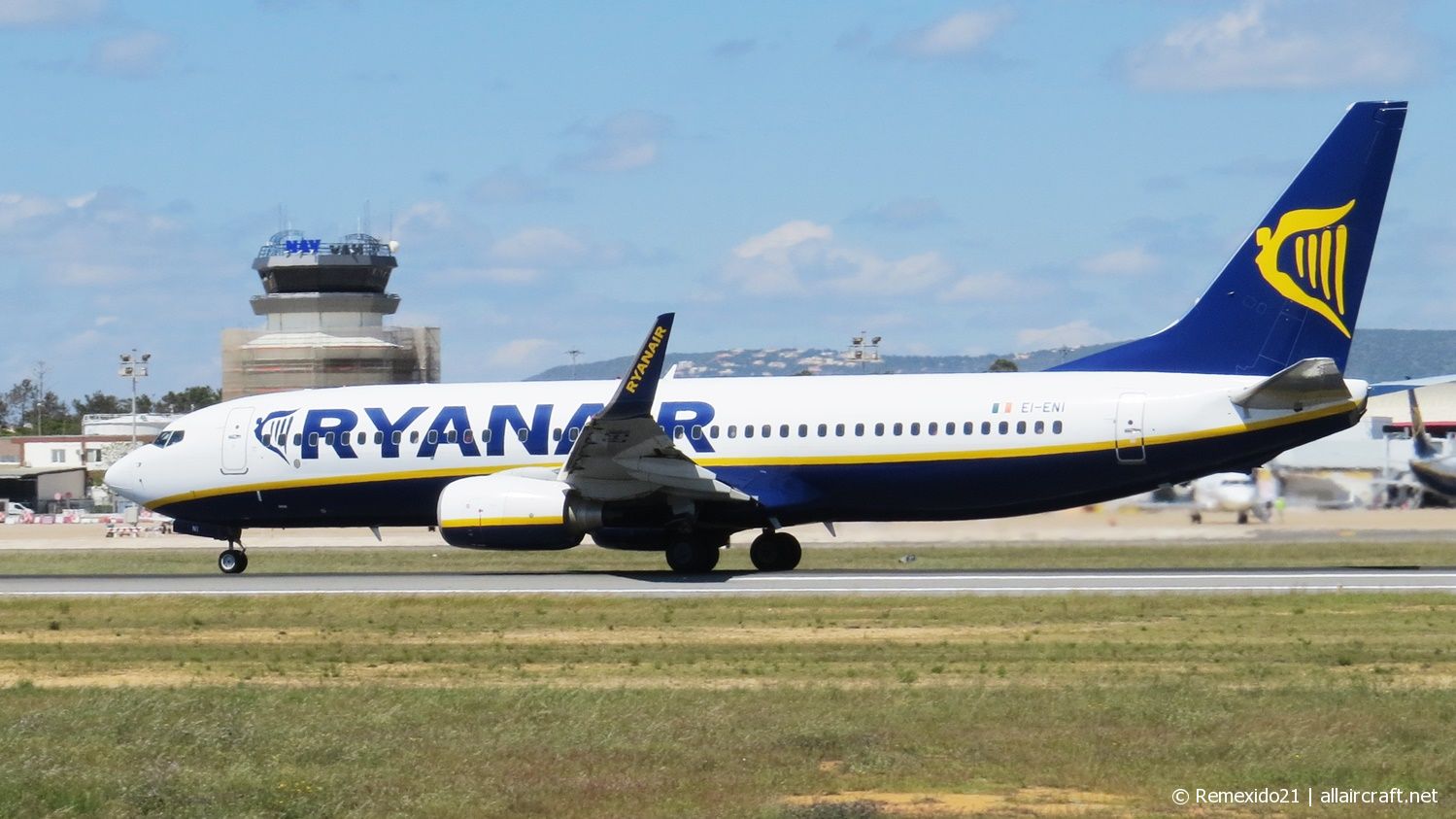 EI-ENI (40300) 2010 Boeing 737-8AS(WL)