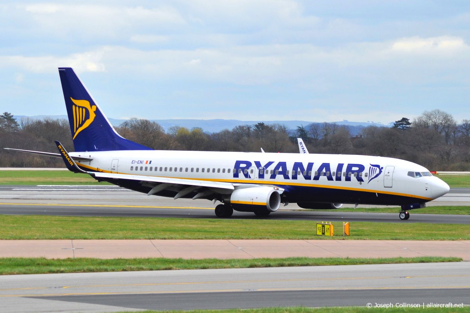 EI-ENI (40300) 2010 Boeing 737-8AS(WL)