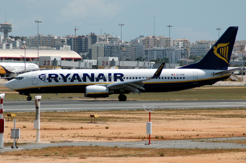 EI-ENK (40303) 2011 Boeing 737-8AS(WL)