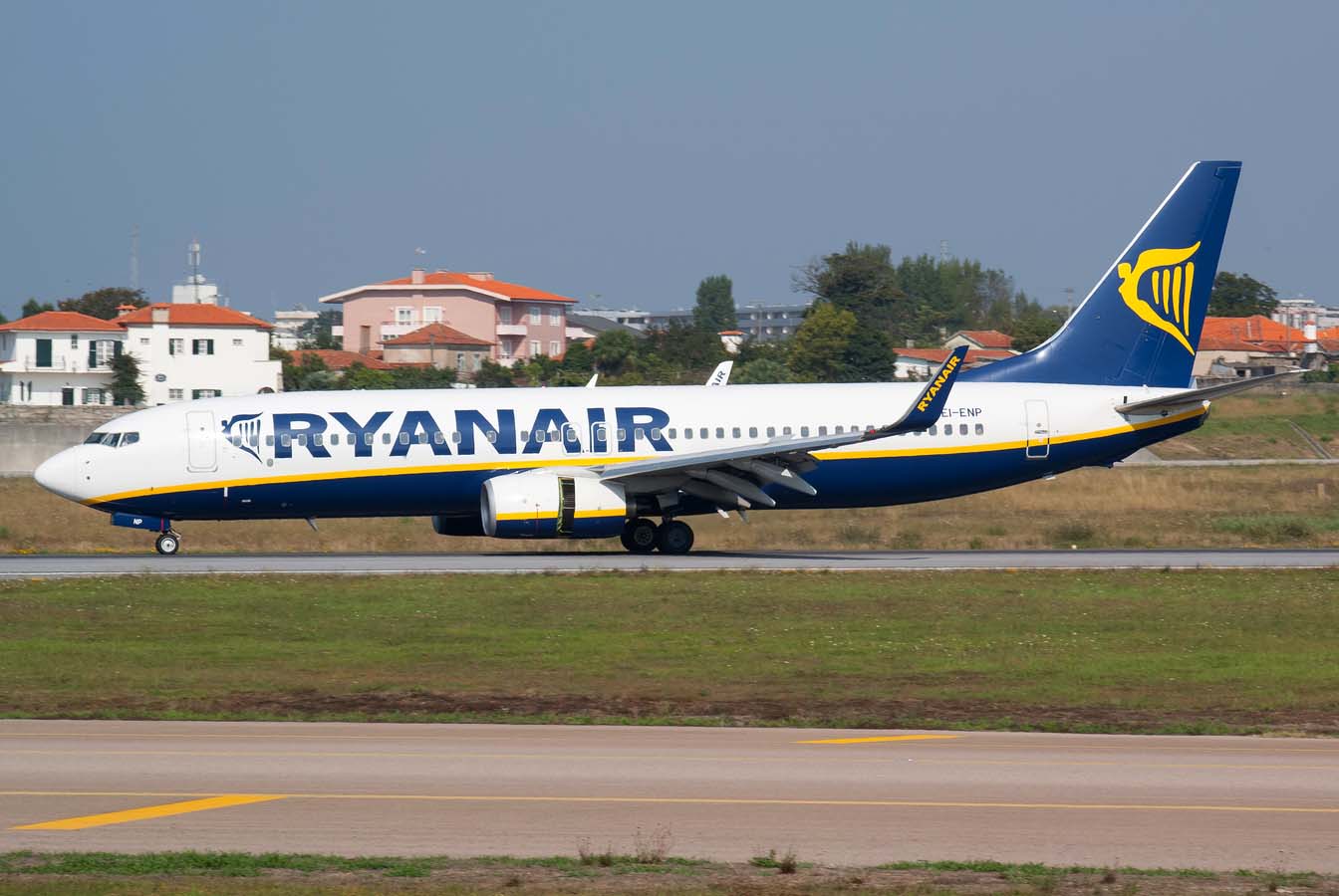 EI-ENP · Boeing 737-8AS(WL) · (OPO / LPPR)