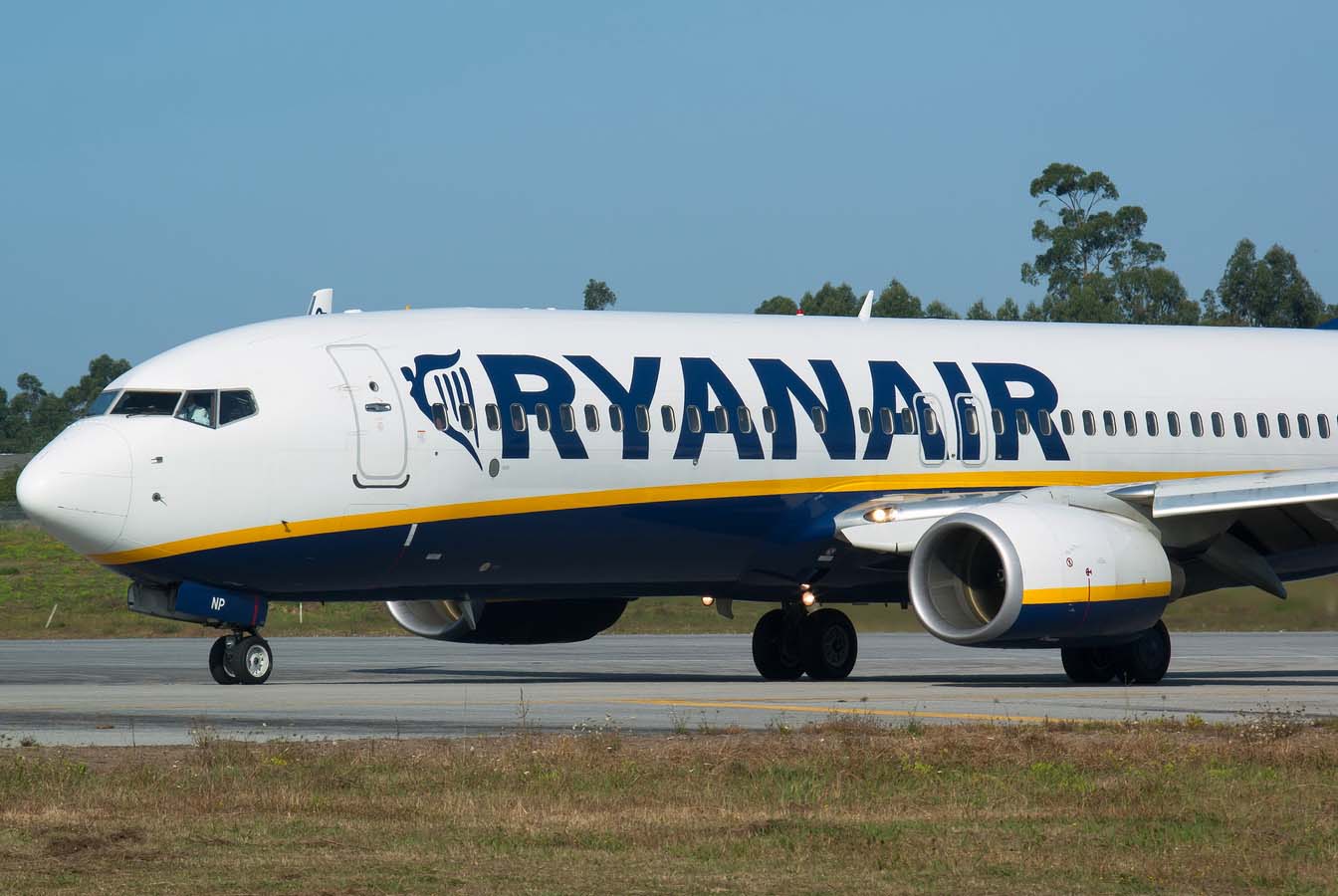 EI-ENP · Boeing 737-8AS(WL) · (OPO / LPPR)