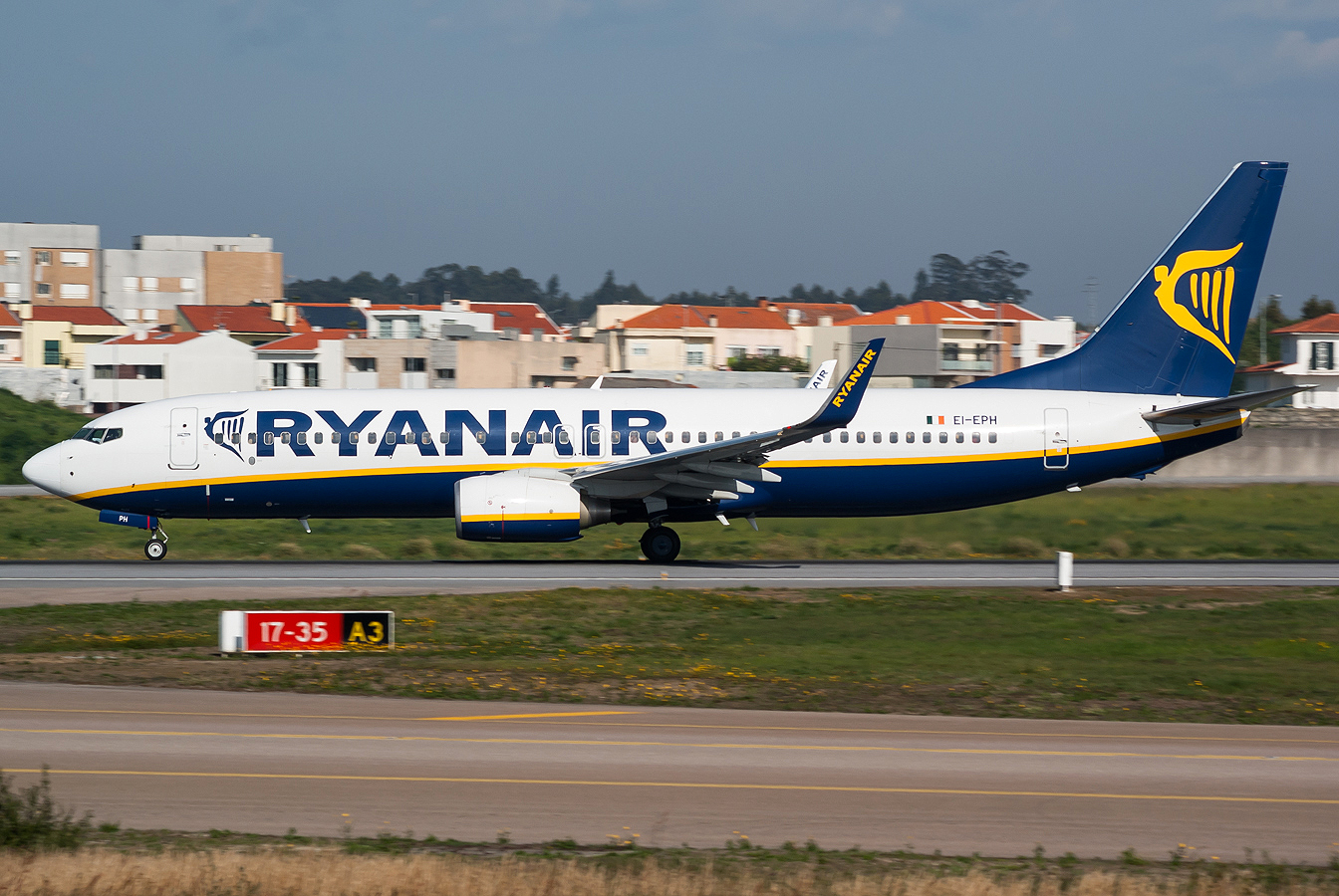 EI-EPH · Boeing 737-8AS(WL) · (OPO / LPPR)