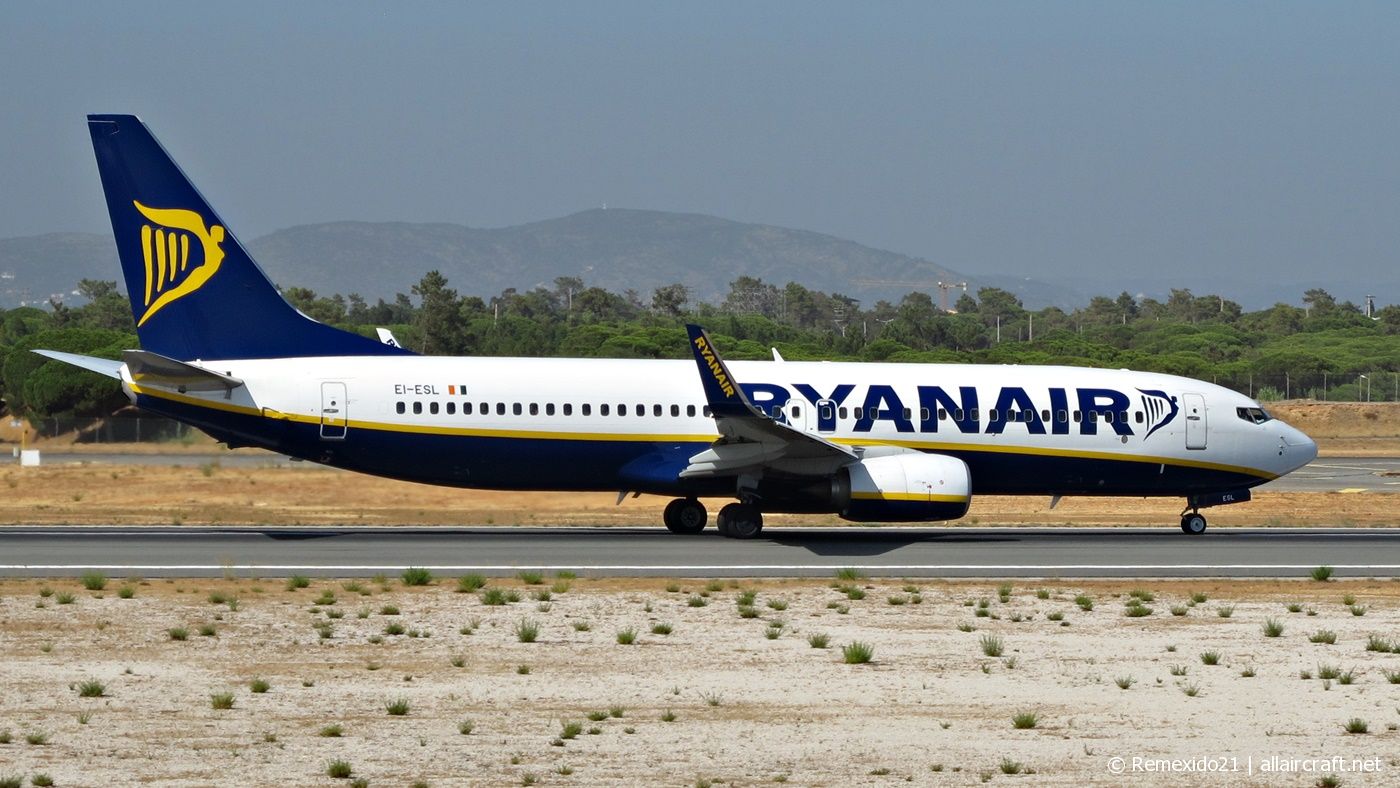 EI-ESL (34988) 2011 Boeing 737-8AS(WL)
