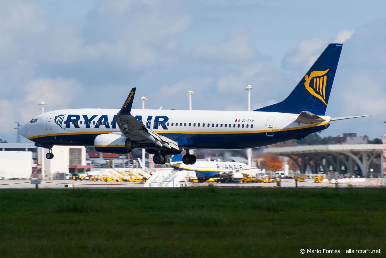 EI-ESV (34993) 2011 Boeing 737-8AS(WL)