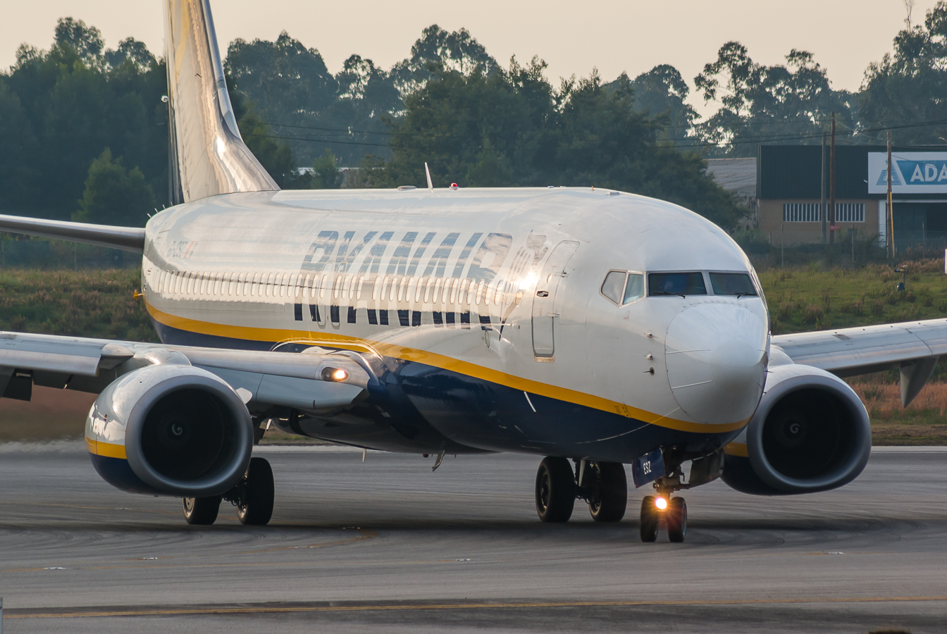 EI-ESZ · Boeing 737-8AS(WL) · (OPO / LPPR)