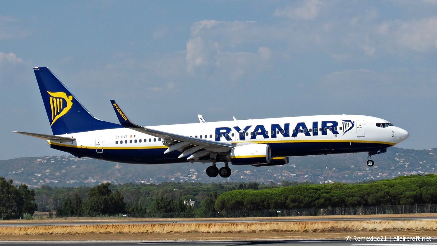 EI-EVA · Boeing 737-8AS(WL) · (FAO / LPFR)