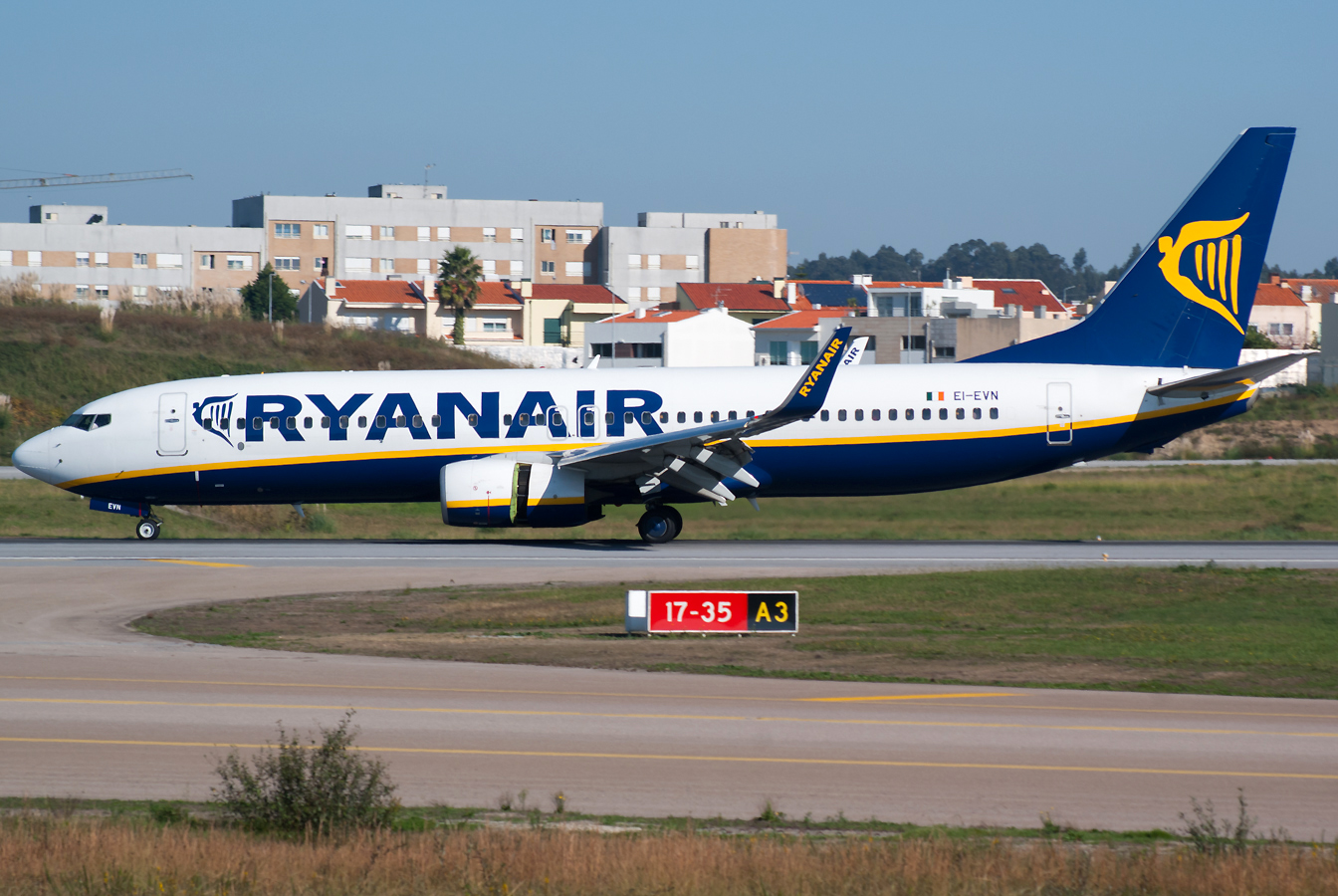 EI-EVN · Boeing 737-8AS(WL) · (OPO / LPPR)