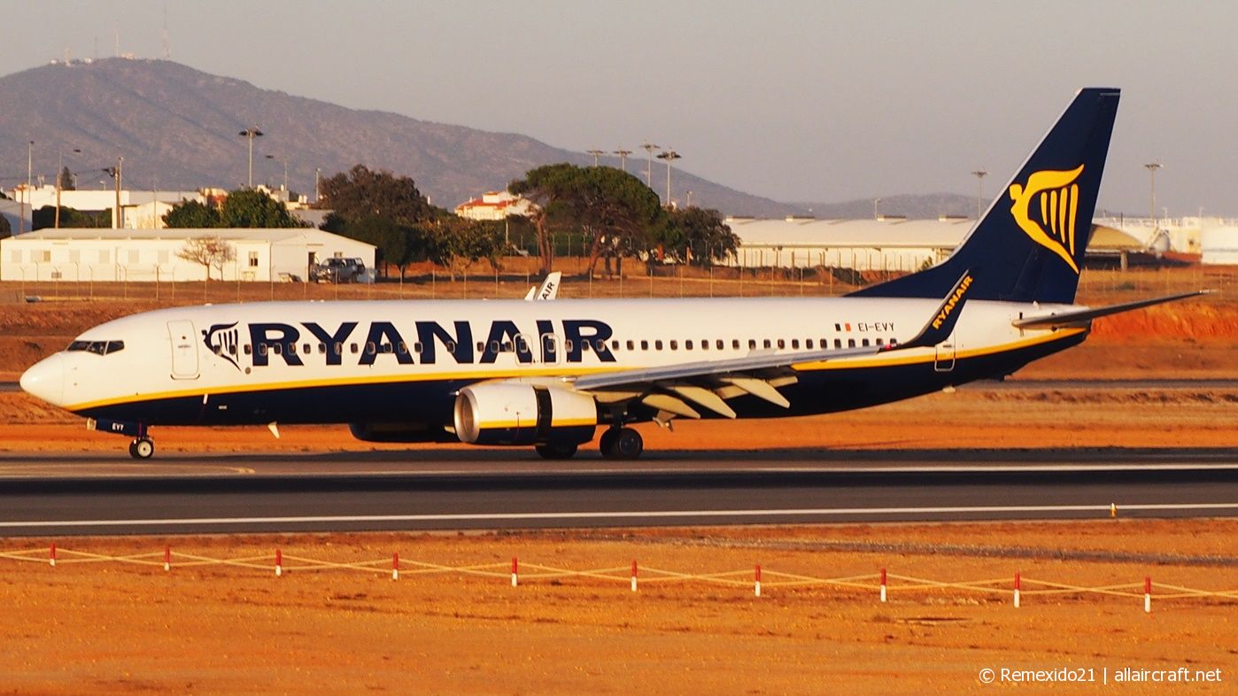 EI-EVY · Boeing 737-8AS(WL) · (FAO / LPFR)