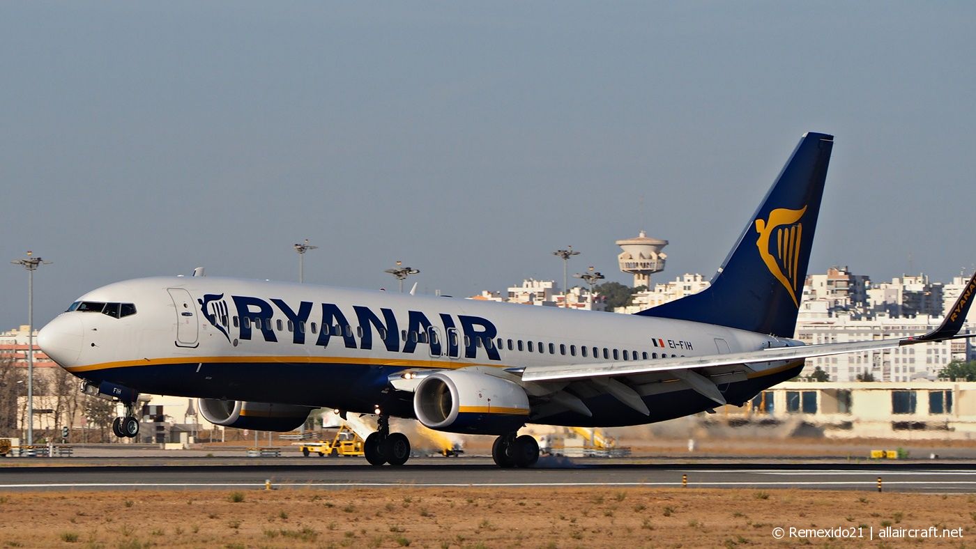 EI-FIH (44697) 2015 Boeing 737-8AS WL
