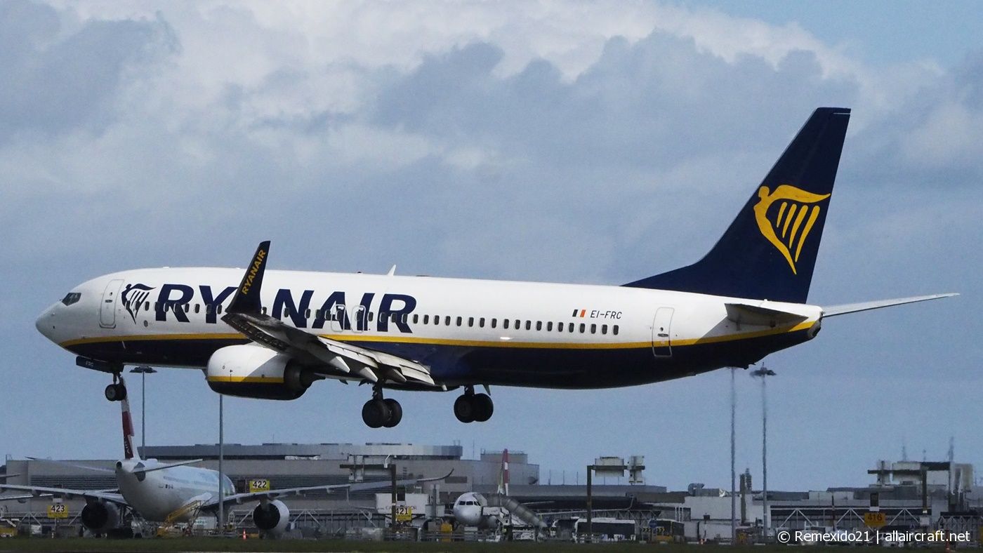 EI-FRC · Boeing 737-8AS(WL) · (LIS / LPPT)