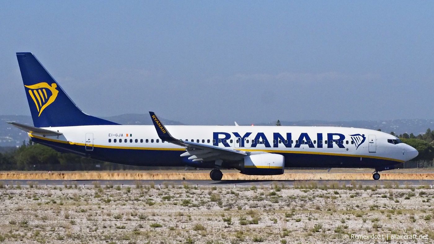 EI-GJA · Boeing 737-8AS(WL) · (FAO / LPFR)
