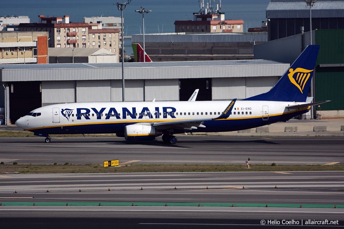 EI-EBD (37522) 2009 Boeing 737-8AS(WL)