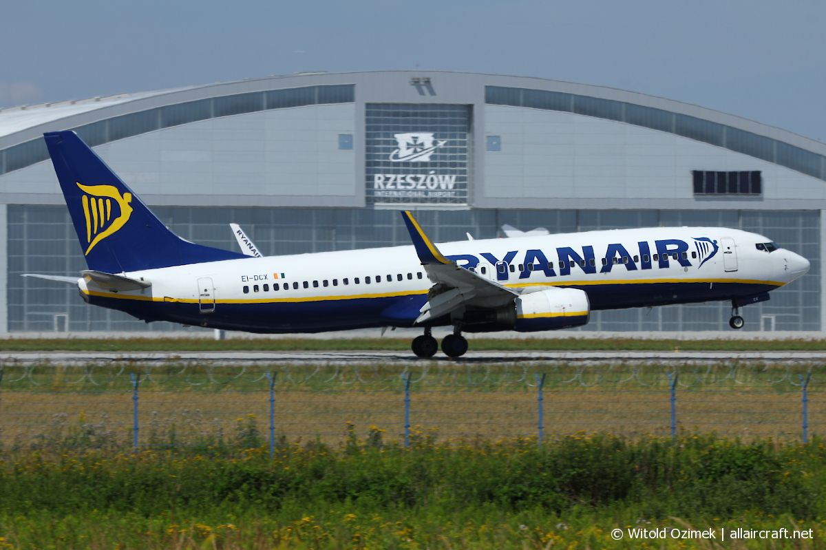 EI-DCX · Boeing 737-8AS(WL) · (RZE / EPRZ)