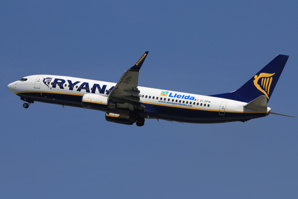 EI-DPW (35552) 2007 Boeing 737-8AS(WL)