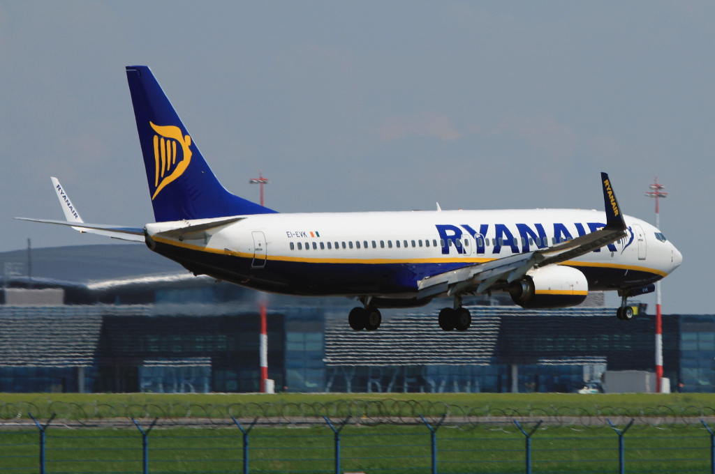 EI-EVK · Boeing 737-8AS · (RZE / EPRZ)