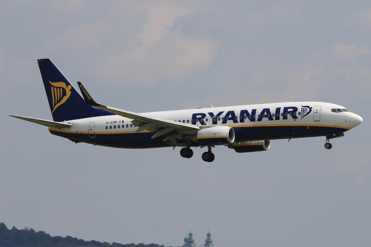 EI-EMM · Boeing 737-8AS(WL) · (KRK / EPKK)