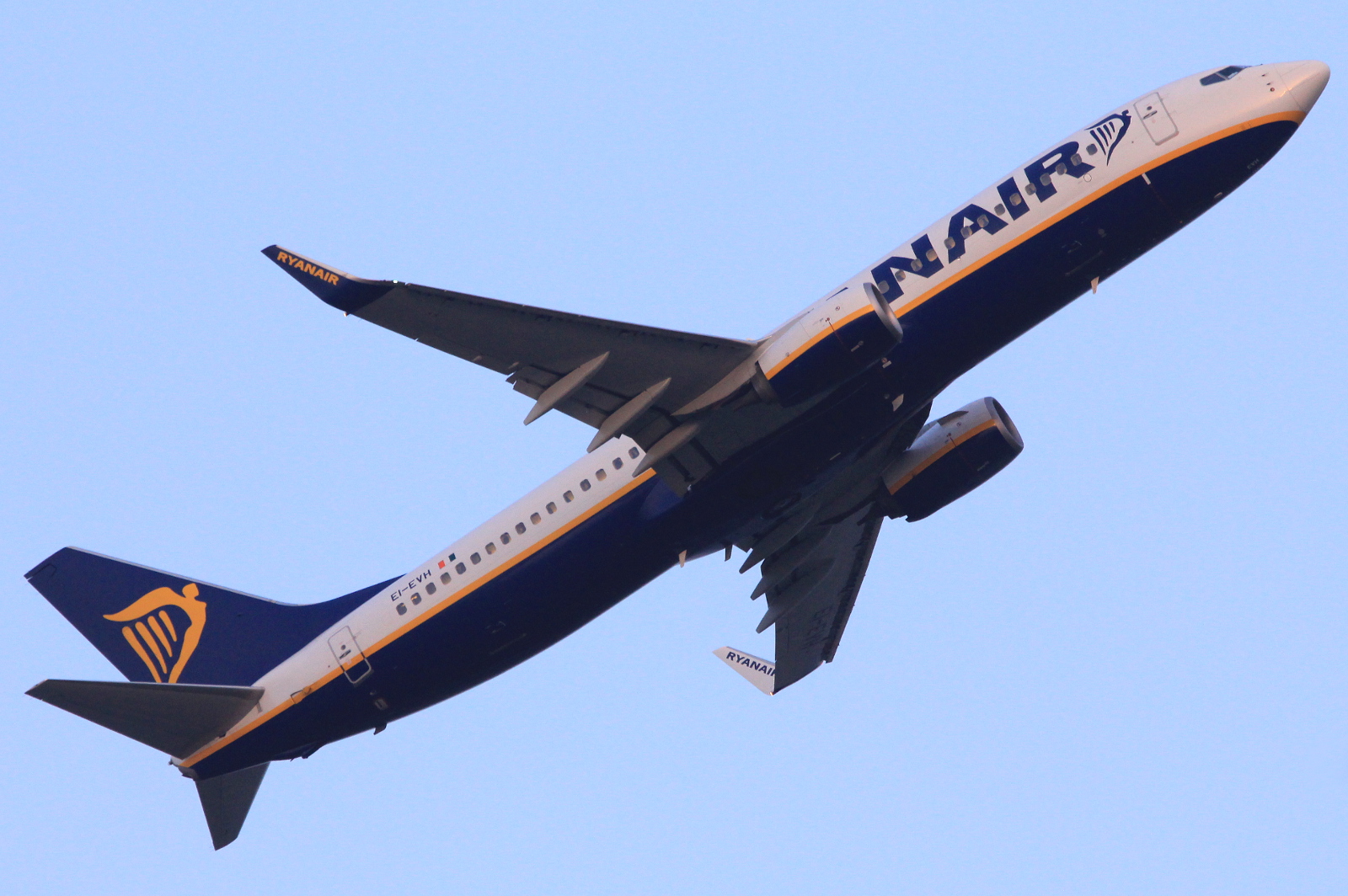 EI-EVH (40290) 2012 Boeing 737-8AS(WL)