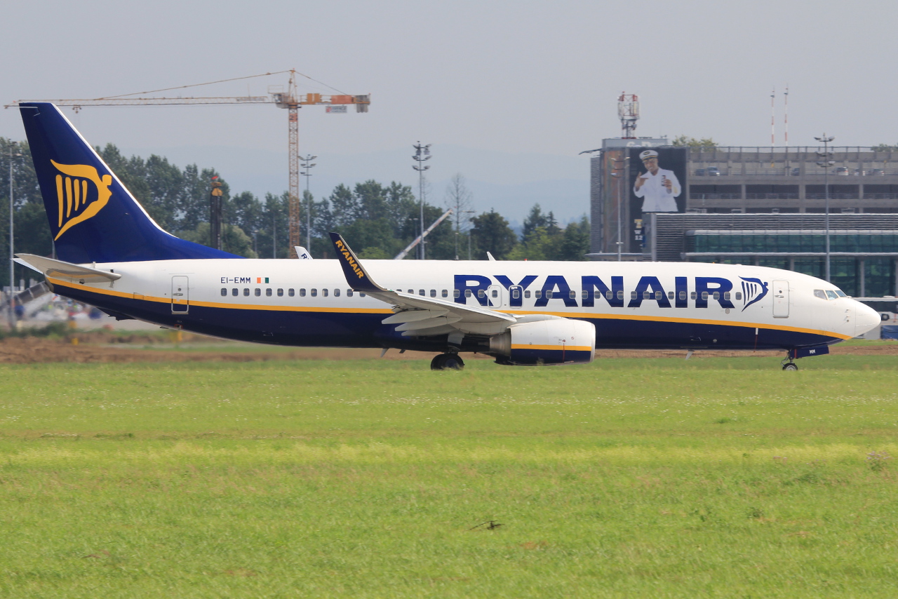 EI-EMM · Boeing 737-8AS(WL) · (KRK / EPKK)