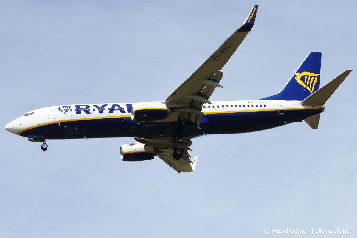EI-FIY (44707) 2015 Boeing 737-8AS WL