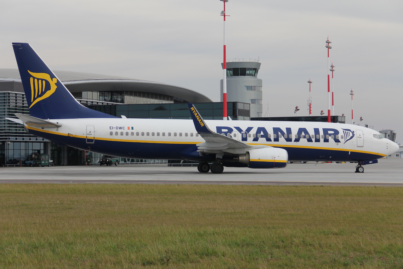 EI-DWC · Boeing 737-8AS(WL) · (RZE / EPRZ)
