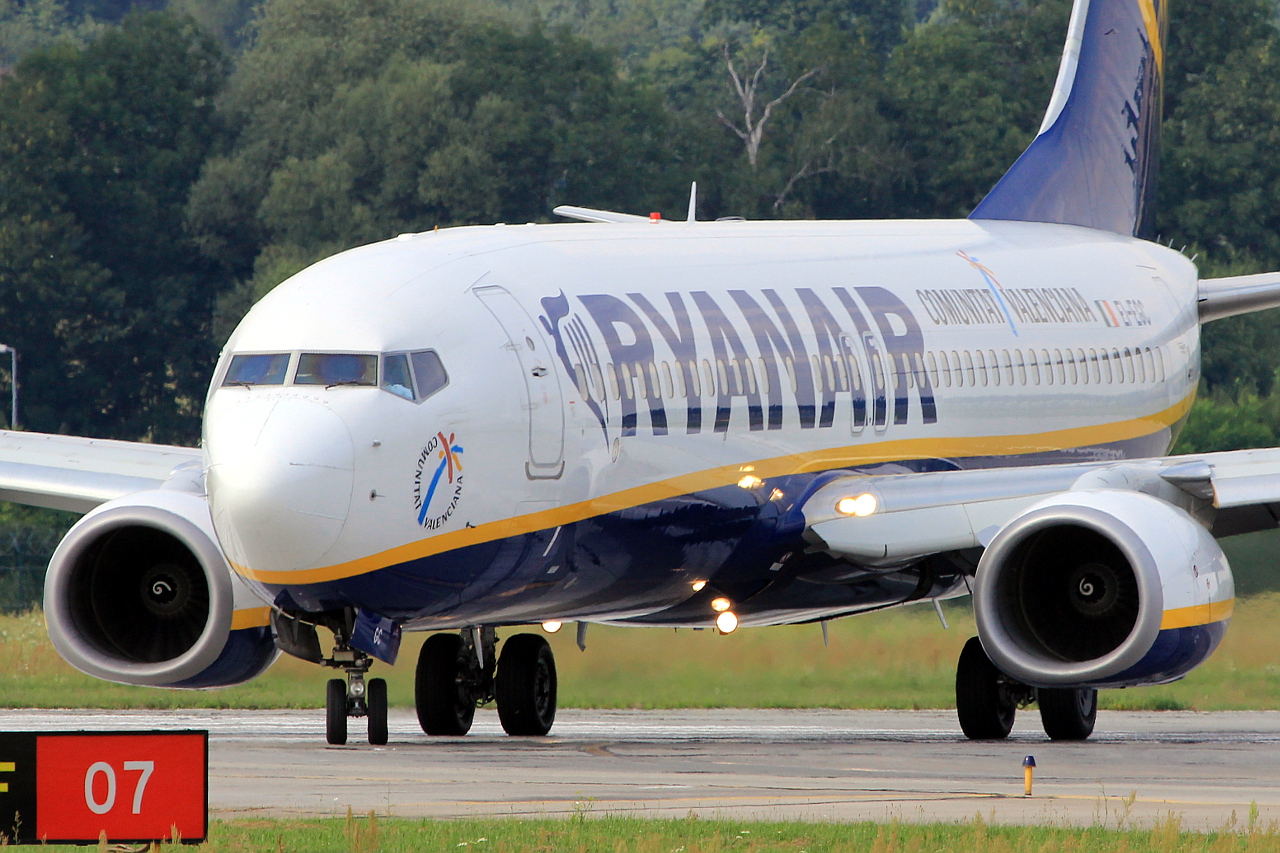 EI-EGC (38492) 2009 Boeing 737-8AS WL