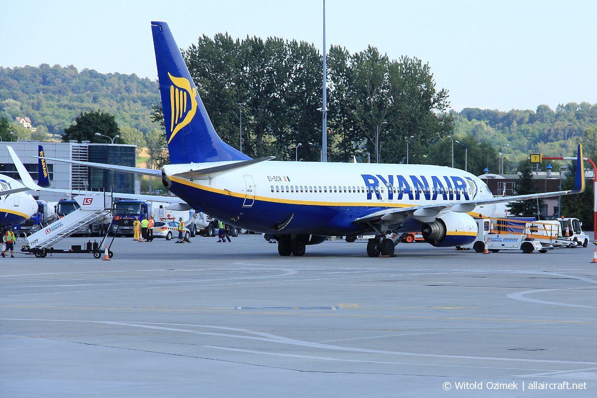 EI-DCR · Boeing 737-8AS(WL) · (KRK / EPKK)