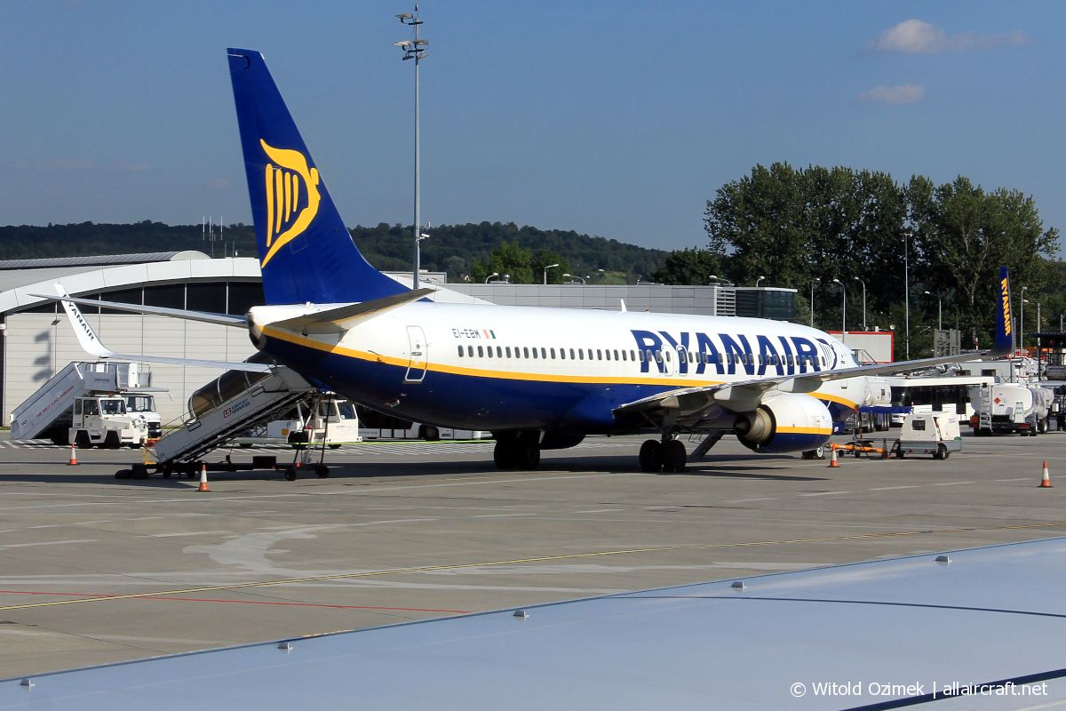 EI-EBM (35002) 2009 Boeing 737-8AS(WL)