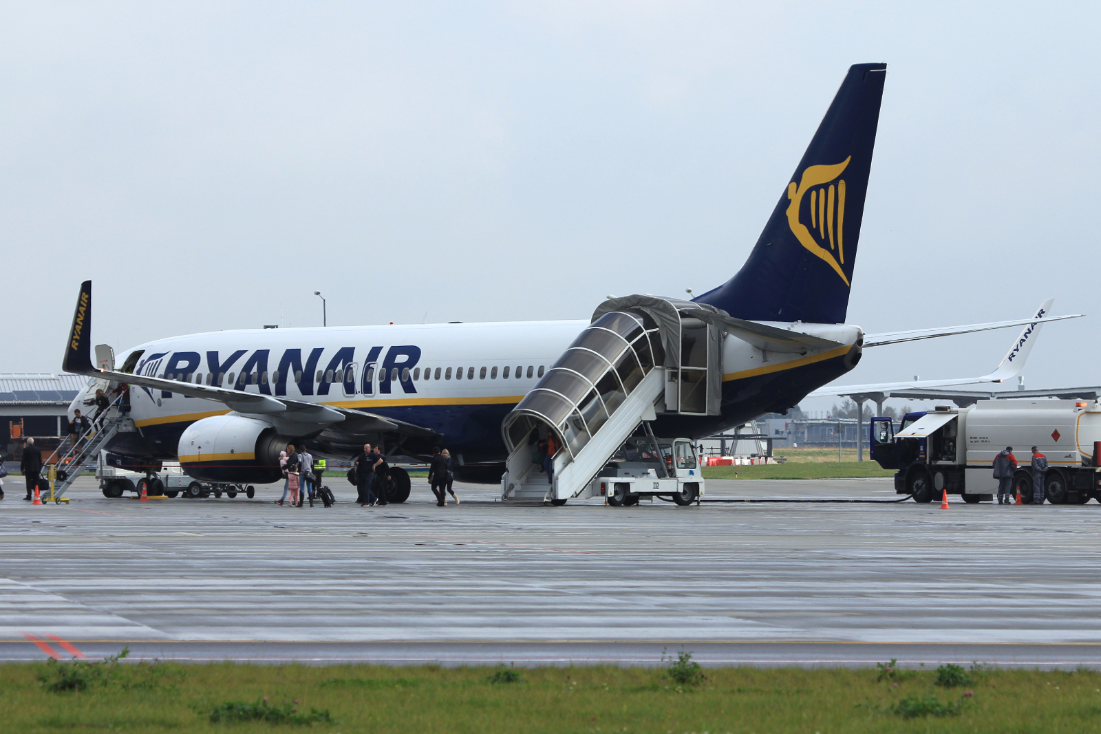 EI-EGB · Boeing 737-8AS(WL) · (RZE / EPRZ)