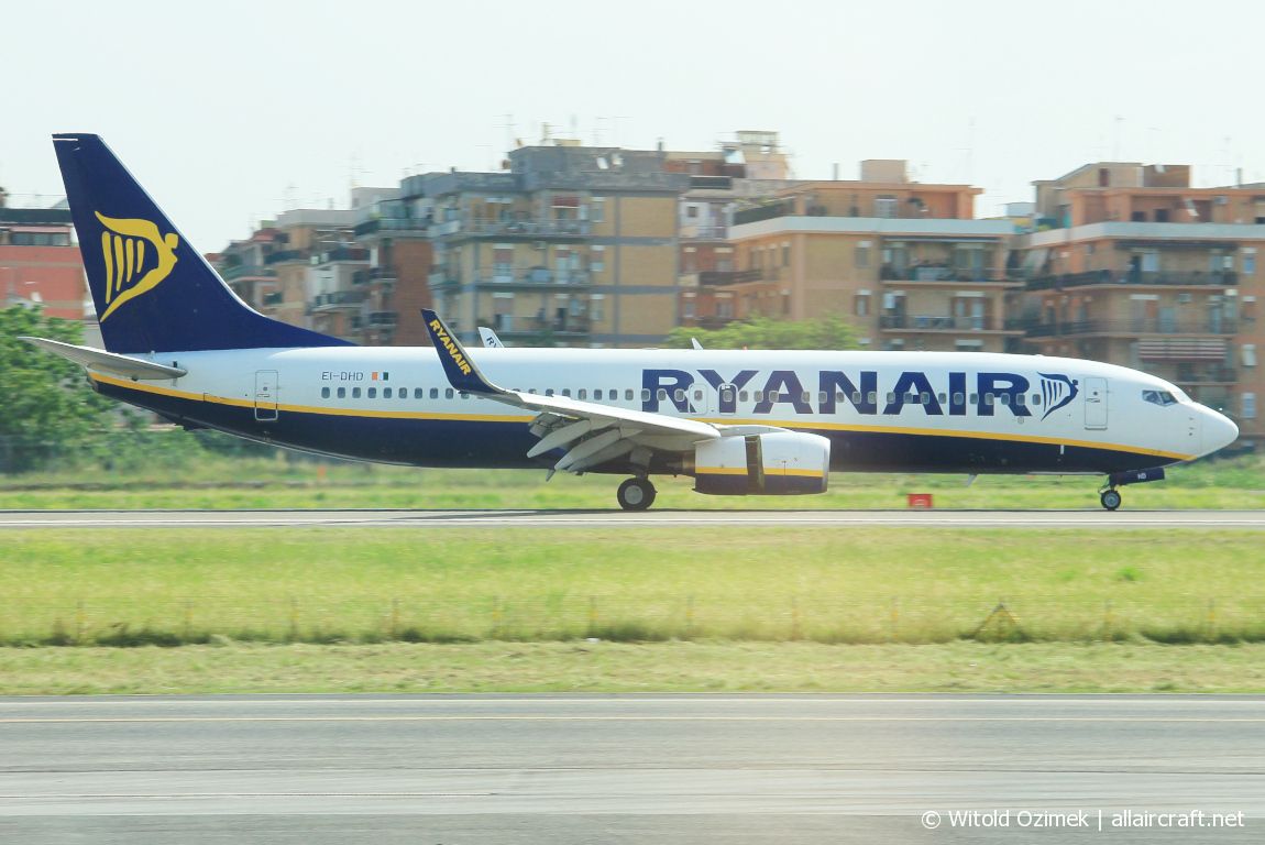 EI-DHD (33816) 2005 Boeing 737-8AS(WL)