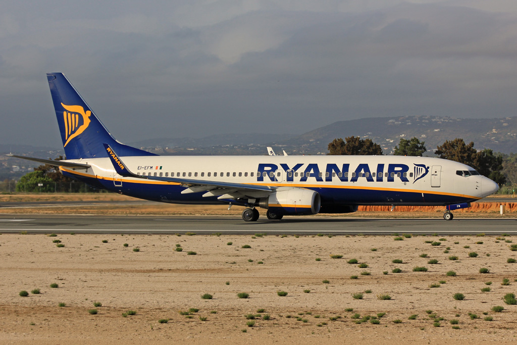 EI-EFM (37535) 2009 Boeing 737-8AS(WL)